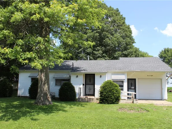 408 S Elm St, Windsor, IL 61957
