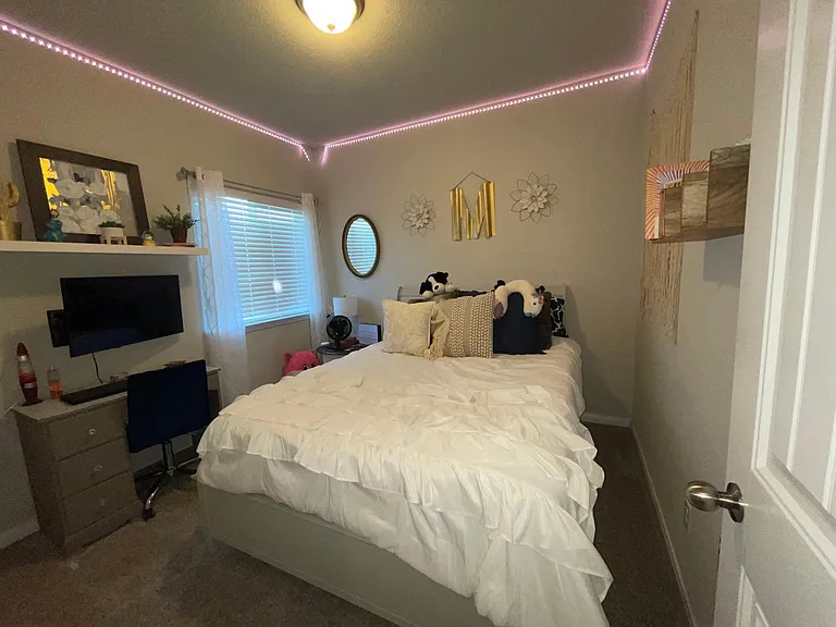2nd bedroom