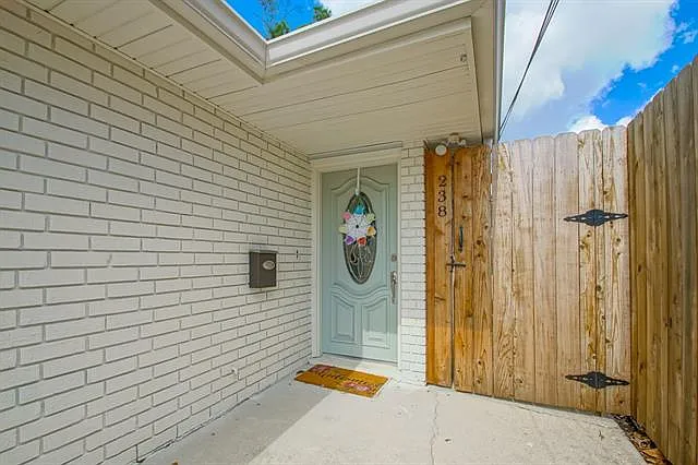 238 N Labarre Dr — Photo 1