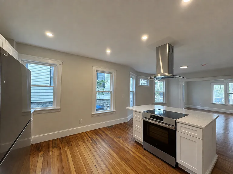 38 Curtis Ave — Photo 2