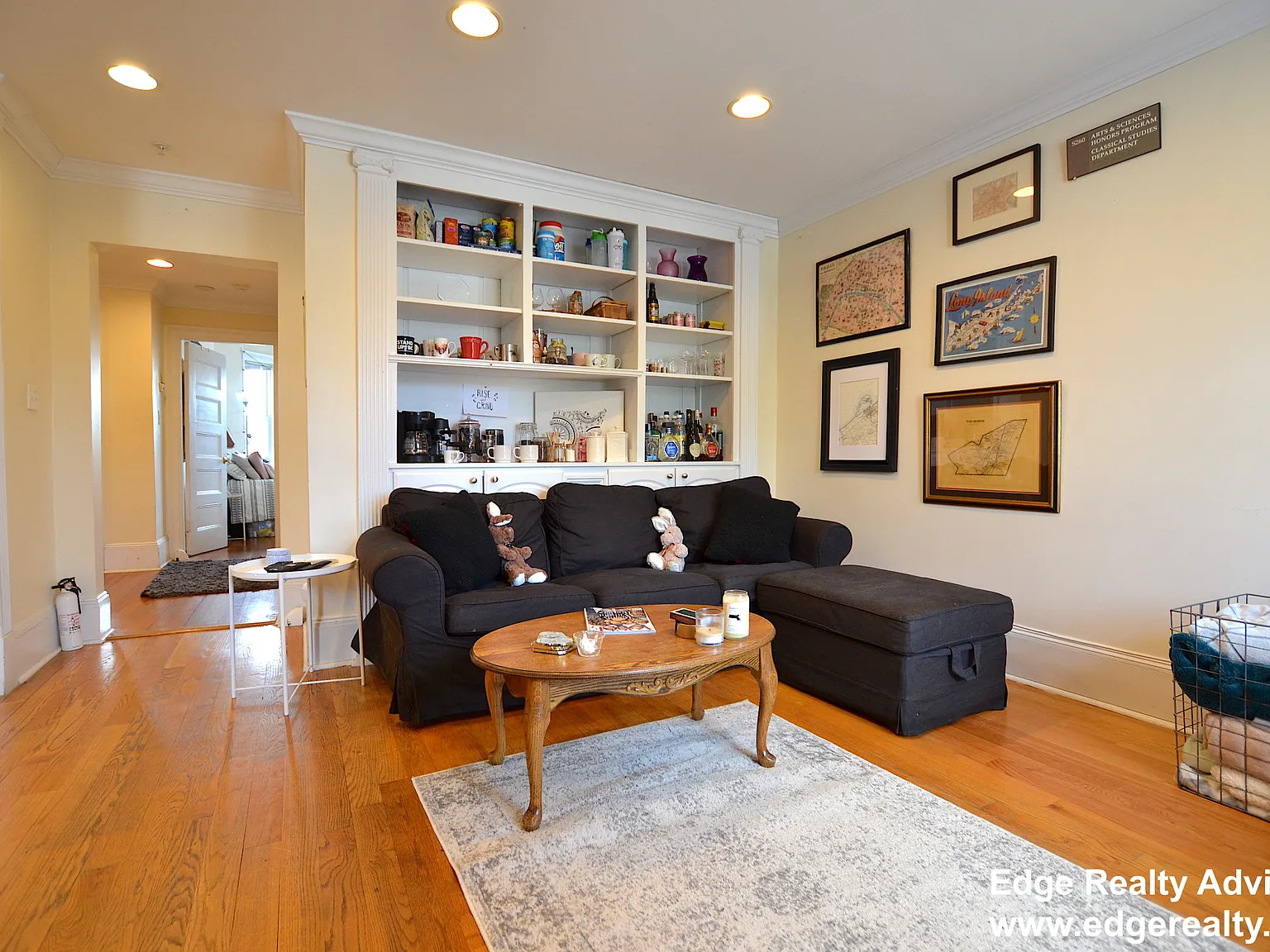 4 bed, 2000 sqft, $4,600 — Photo 2