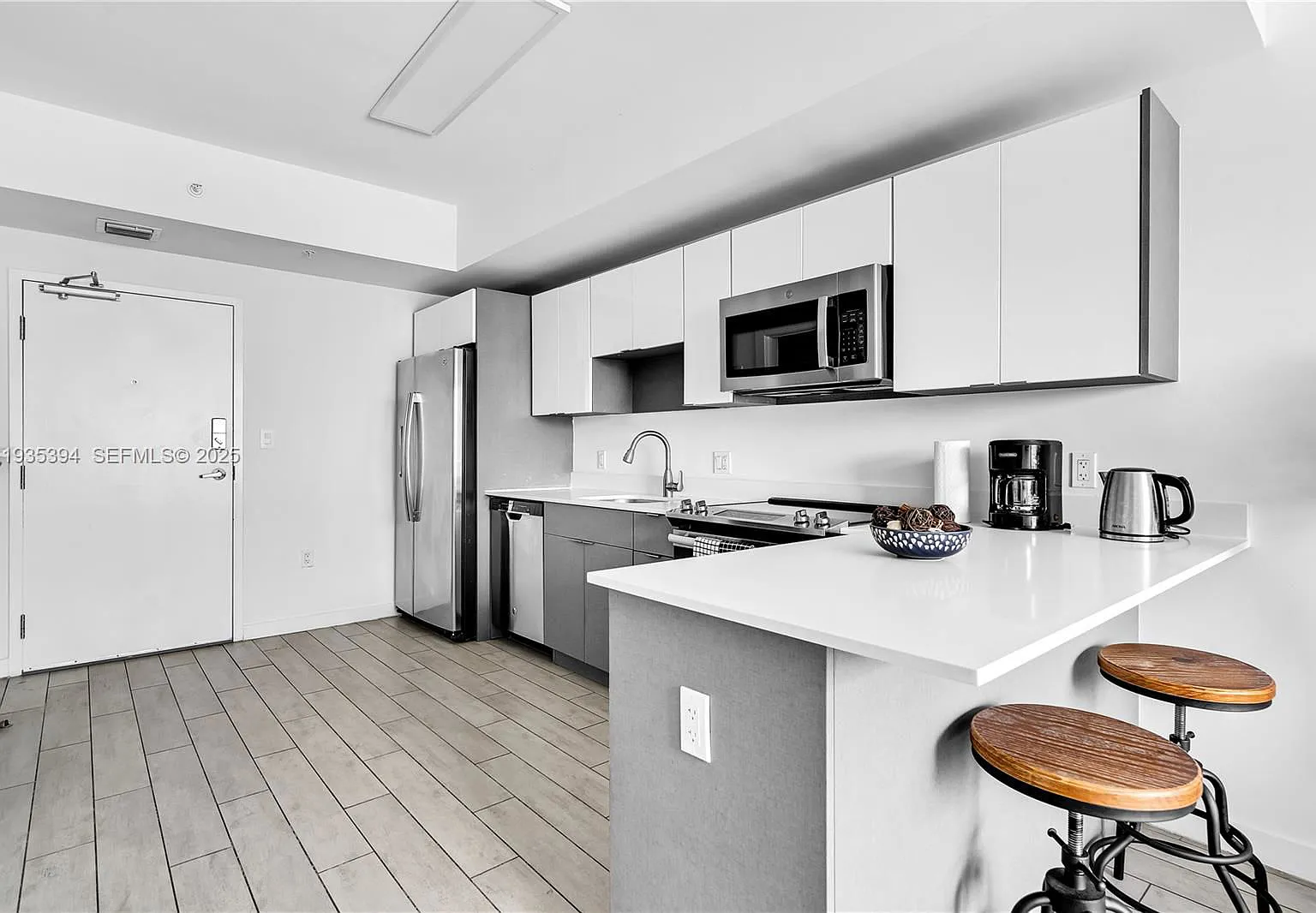1 bed, 1.0 bath, 560 sqft, $2,500 — Photo 2
