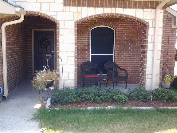 3rd image of 105 Willow Bend Dr