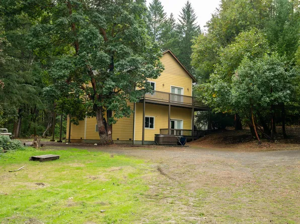 709 Pinewood Way, Cave Junction, OR 97523