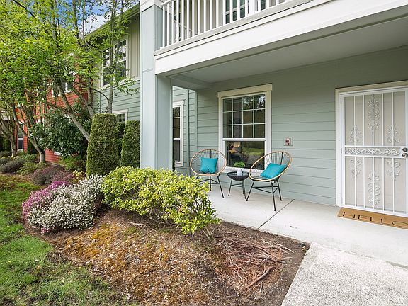 3rd image of 22645 NE Alder Crest Dr Unit 102
