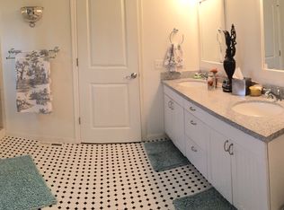 210 Pine St, Edmonds, WA 98020