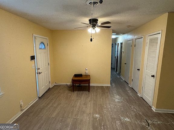 3rd image of 2237 Formosa Cir