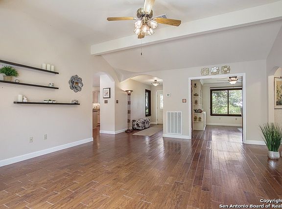 5th image of 1564 Park Dr