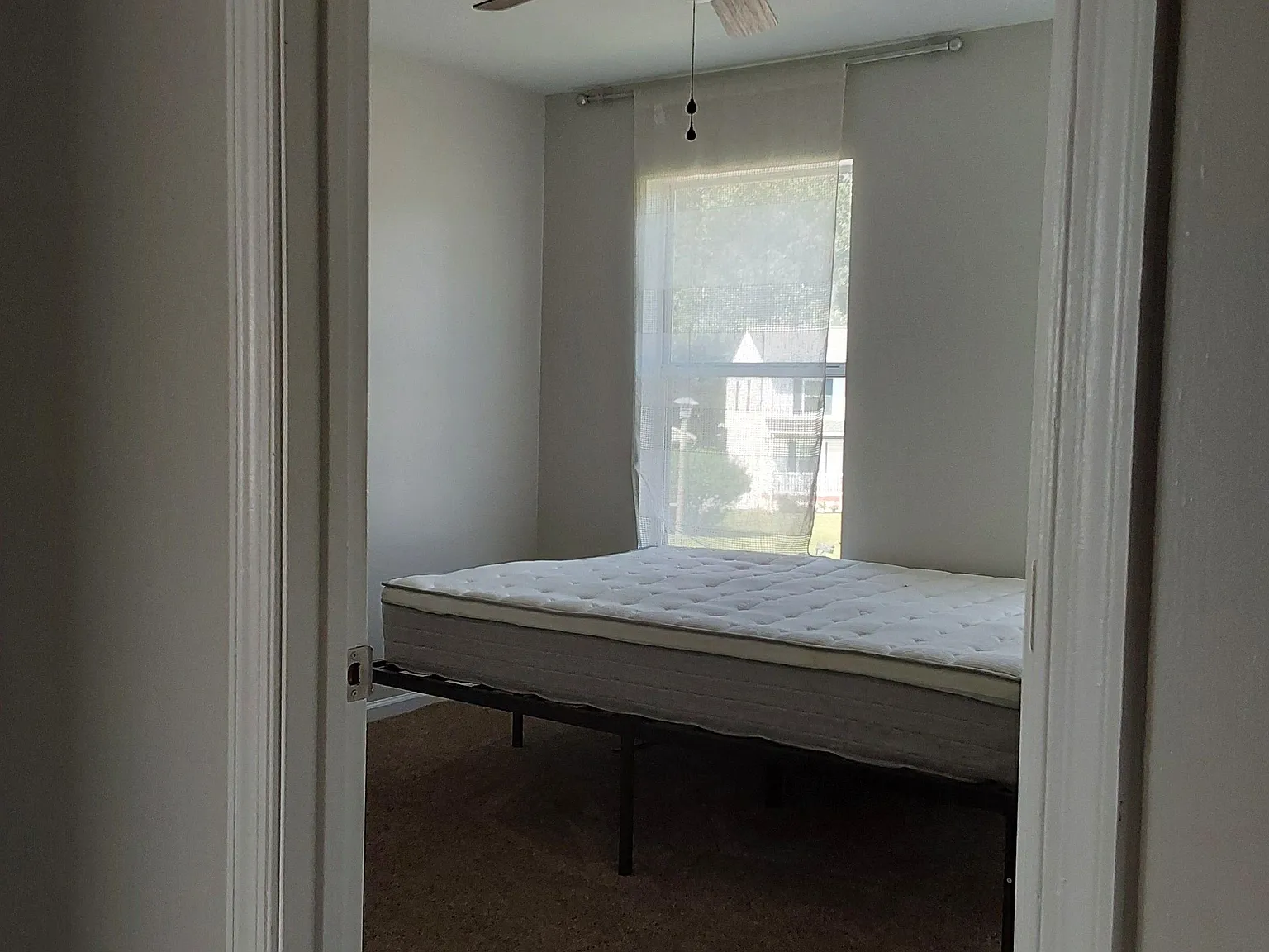 4 bed, 2.5 bath, 2038 sqft, $879 — Photo 3