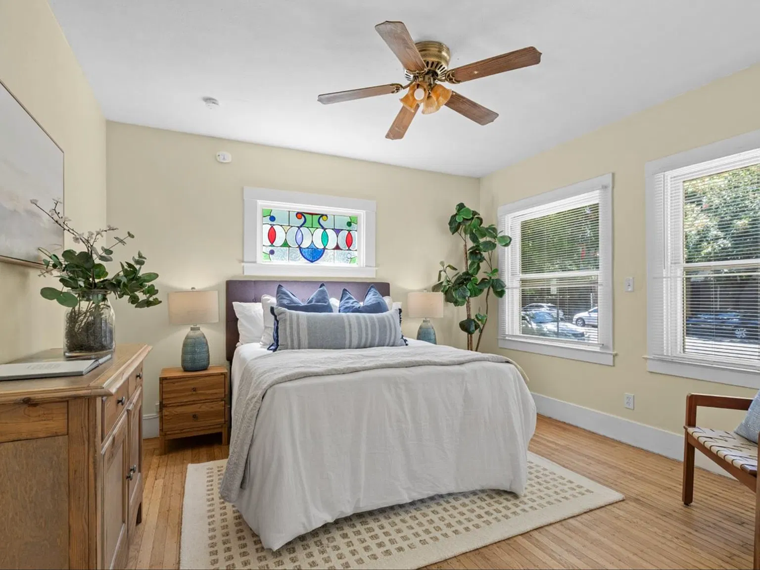 3 bed, 975 sqft, $3,049 — Photo 4