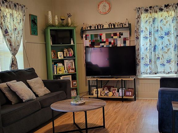 4th image of 1418 G Ave