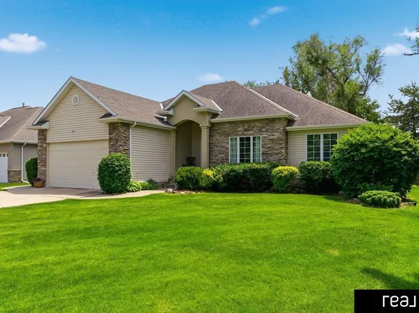 20779 Hemlock St, Elkhorn, NE 68022