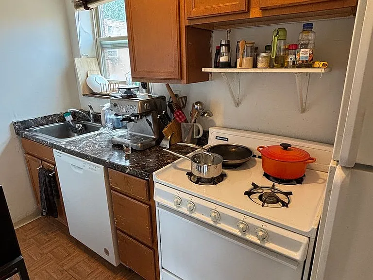 5600 5th Ave — Photo 91