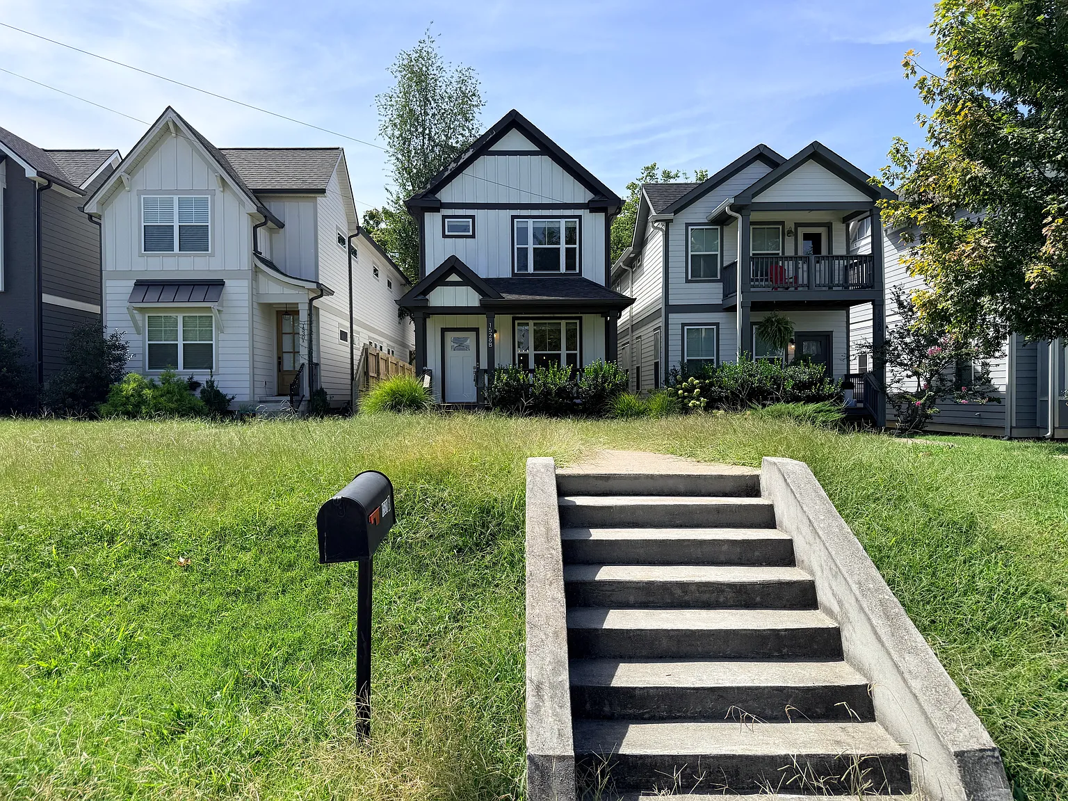 4 bed, 2482 sqft, $4,150 — Photo 2