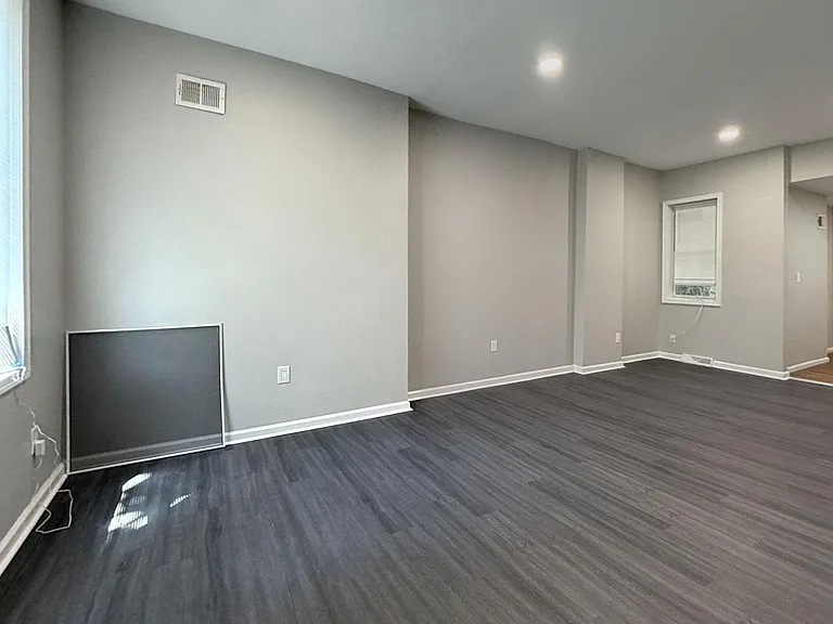 2307 N Cleveland St — Photo 15