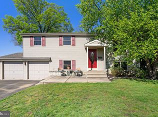 1750 Hollins Rd, Bensalem, PA 19020