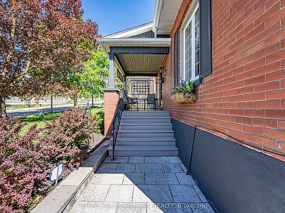 5th image of 125 Toronto St