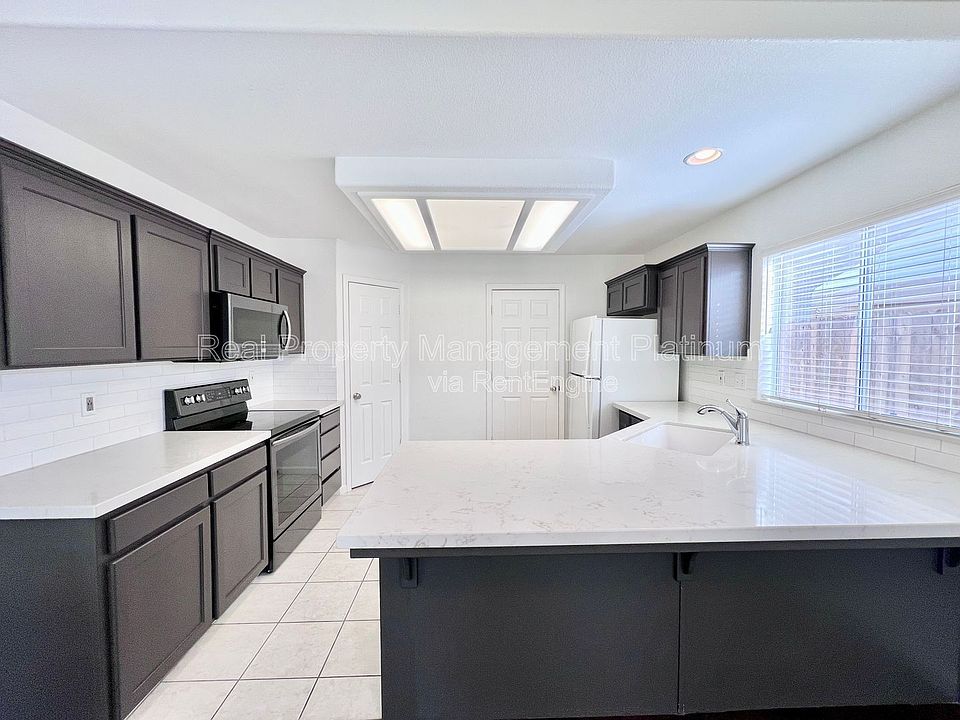 1st image of 6535 N Vista Ave