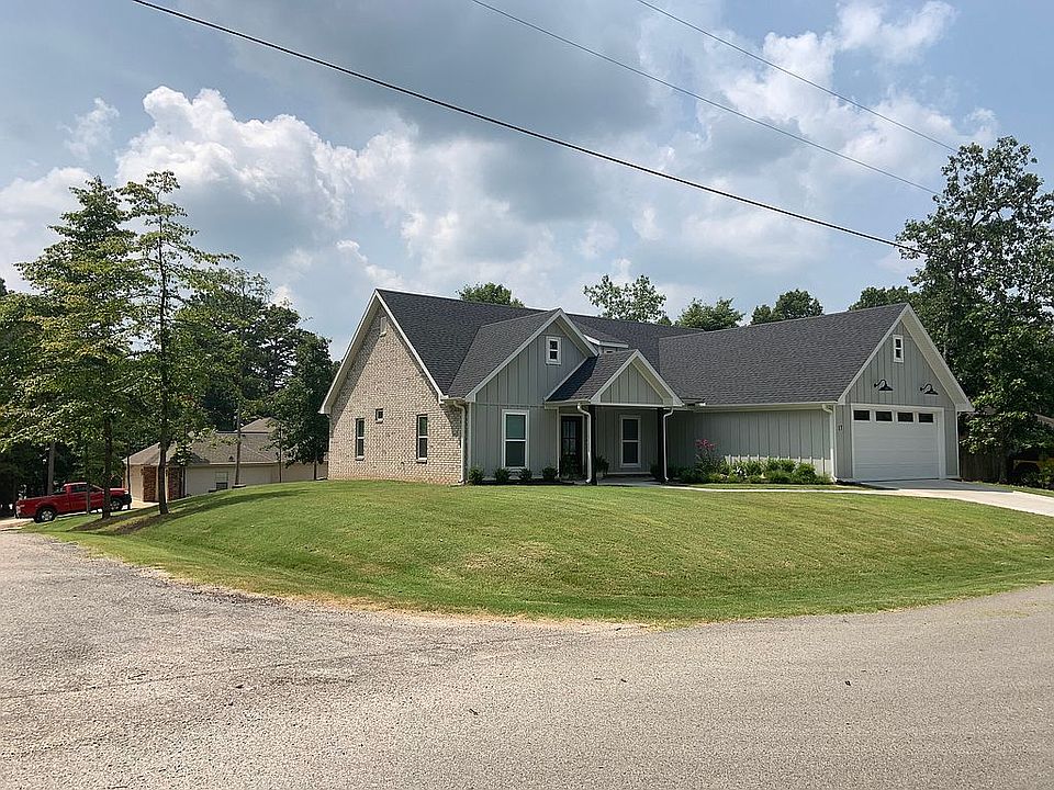 1st image of 17 Lyndhurst Dr