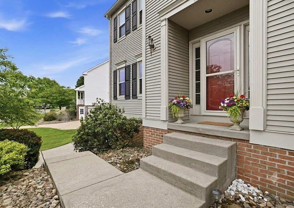 1st image of 333 Warrick Dr