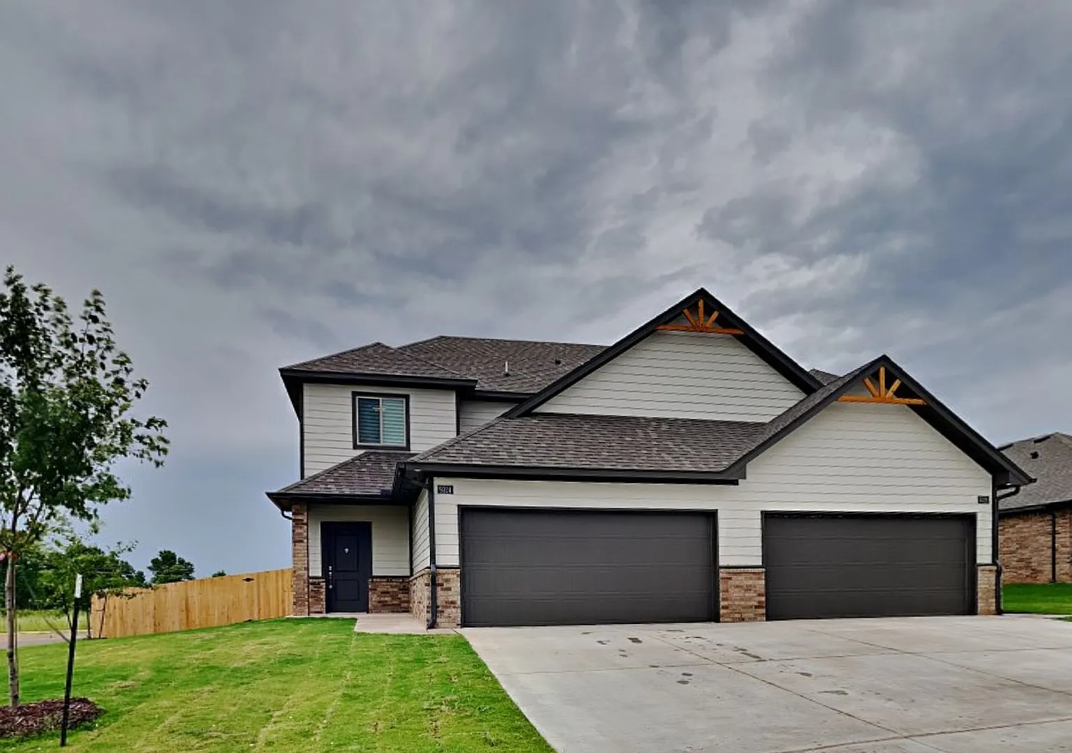 Luxury Modern 3 Bedroom 2.5 Bathroom modern townhome in Piedmont Schools-Neighborhood Park/Basket... — Photo 3
