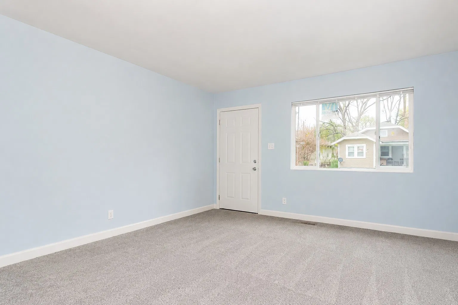3 bed, 1104 sqft, $750 — Photo 2