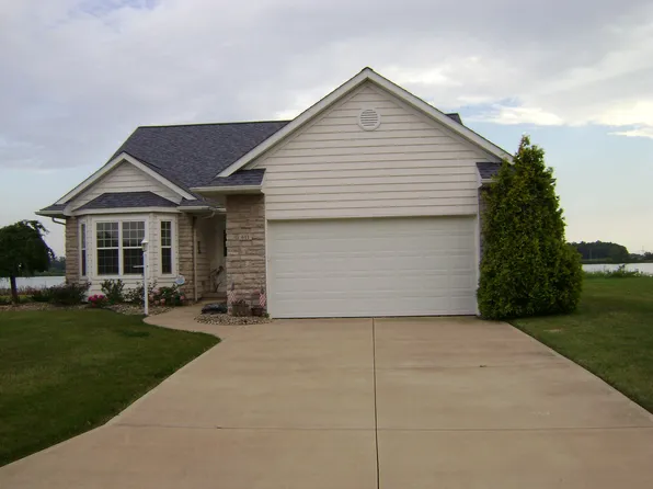 611 N Harbor Point Dr, Pt Clinton, OH 43452