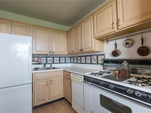 4th image of 5900 Arlington Ave APT 17S