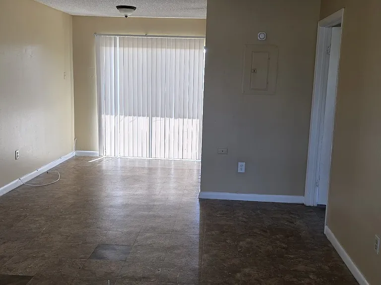503 Washington Blvd NE — Photo 11