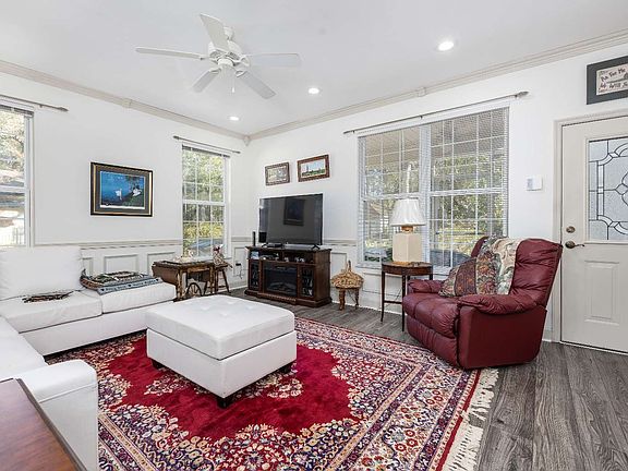 4th image of 10411 Wildwood Dr