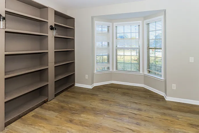 209 McEwen Ct — Photo 5