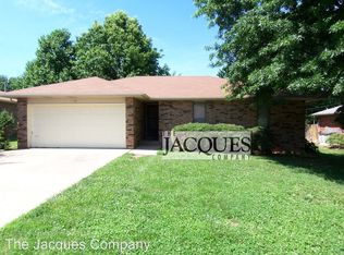 1031 W Lindberg St, Springfield, MO 65807