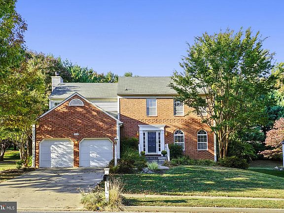 3rd image of 618 Wood Glenn Ct