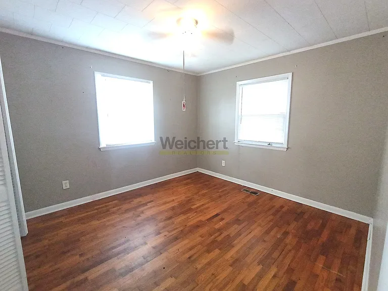809 Thomas St — Photo 11