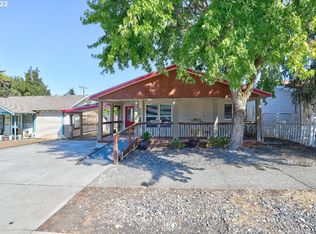 609 W 10th St, The Dalles, OR
