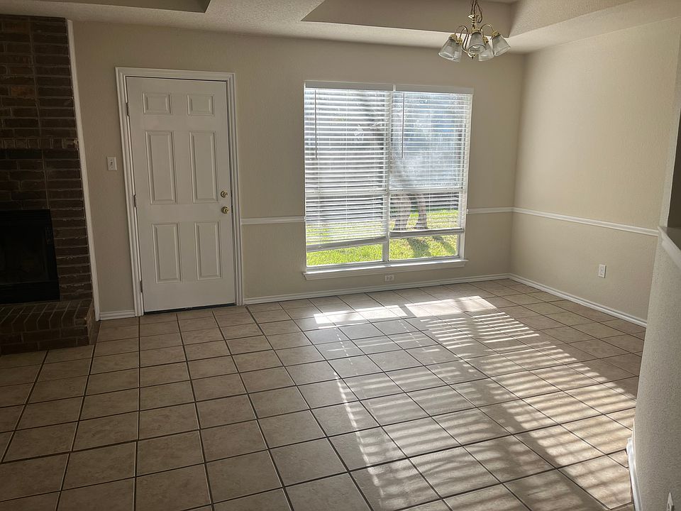1st image of 1712 Parkwood Dr