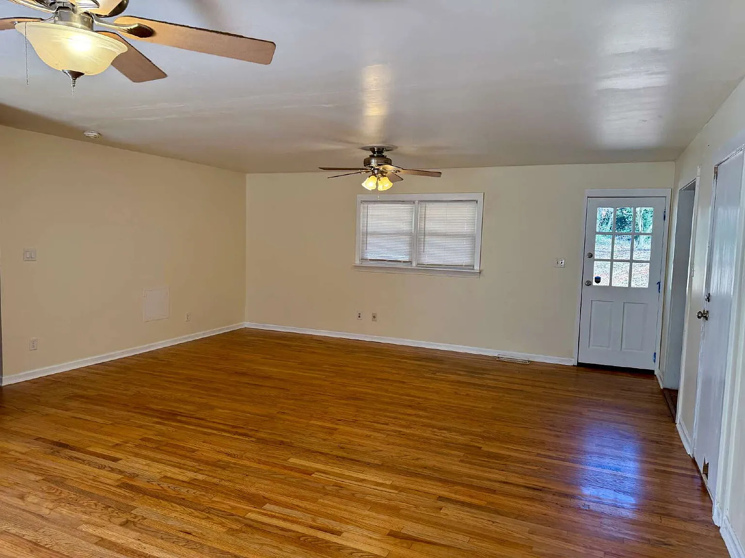 3 bed, 1.5 bath, $1,700 — Photo 2