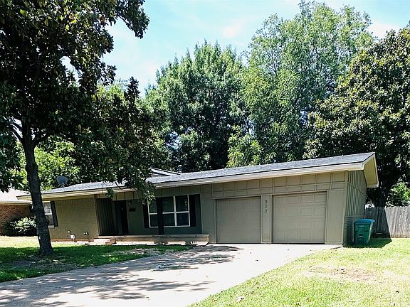 3rd image of 902 Crestview Dr