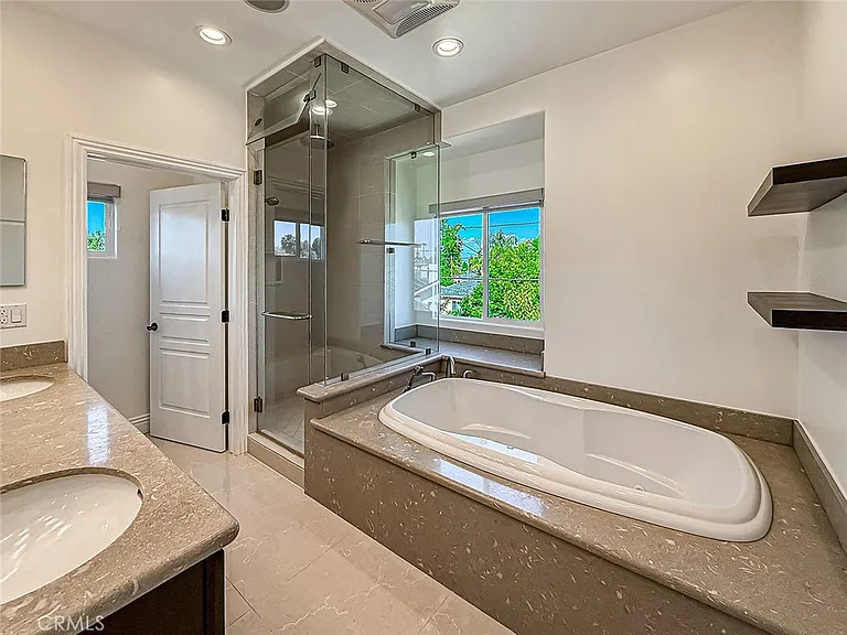 5960 Balcom Ave — Photo 38