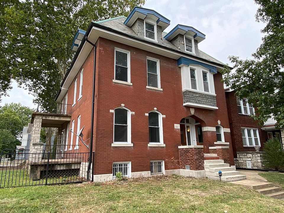 2737 S Kingshighway built in 1885 and on the National Historic Register!