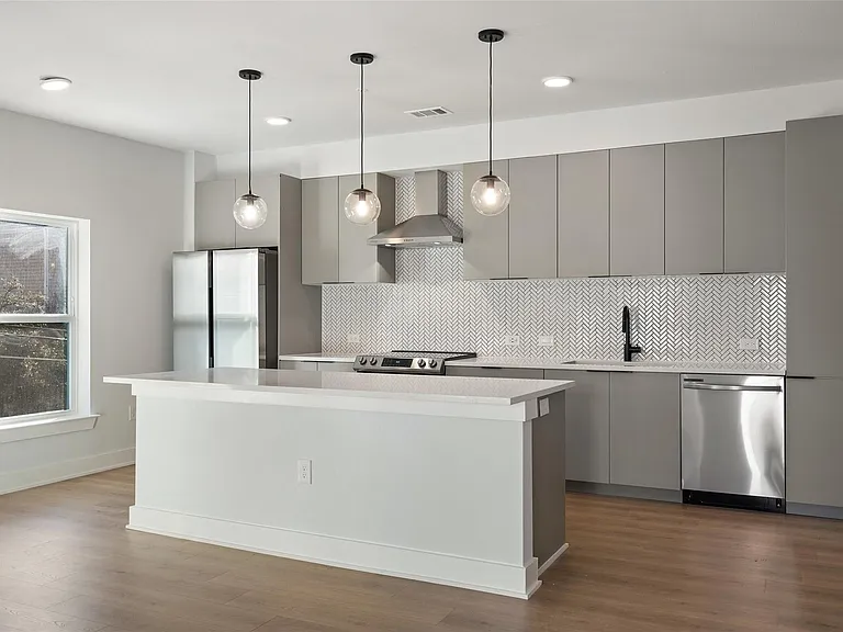 2500 Longview St #222 — Photo 3