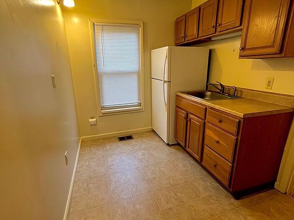 4th image of 37 Brookview Ave #2
