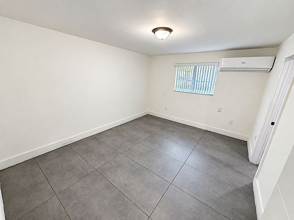 4th image of 2850 SW 24th St #2