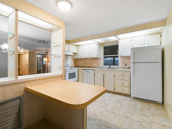 4th image of 7850 SE Eagle Ave