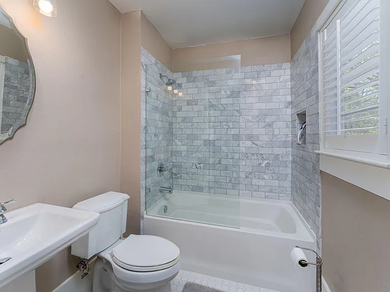 1002 Walnut St — Photo 13