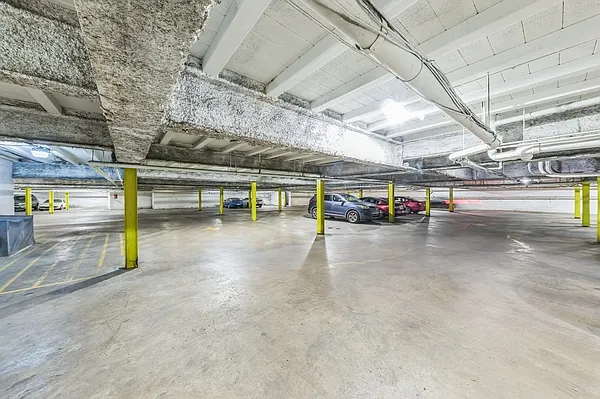 Chamberlain I & II Apartments — Photo 40