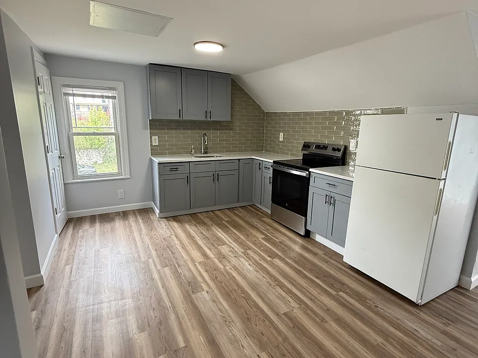 103 Walnut St #3
