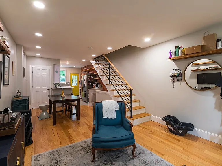 2042 E Fletcher St — Photo 2