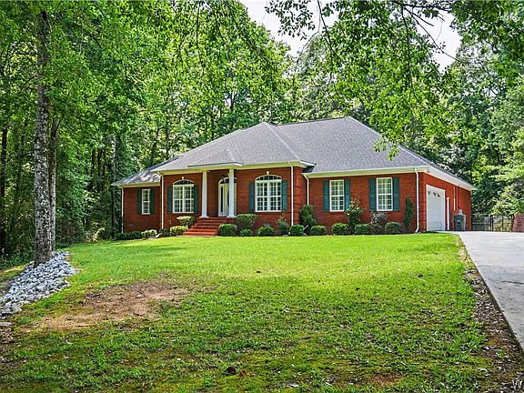 3rd image of 218 Magnolia Creek Rd