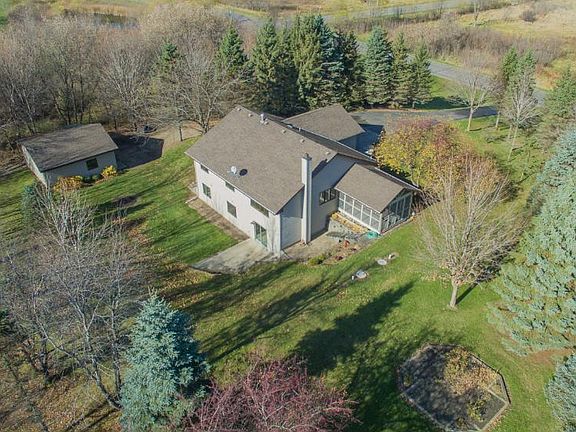 3rd image of 7165 Basswood Ln